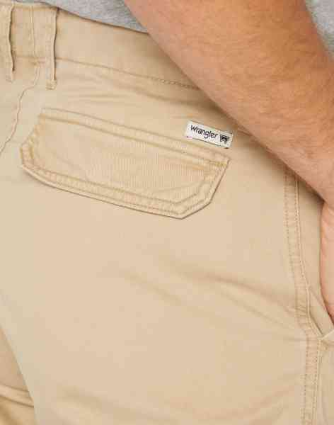 Wrangler Cargo Short aus 100% Baumwolle - Sand